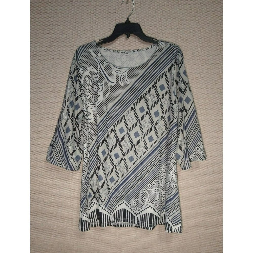 White geometric floral Plus size Blouse Size 2X